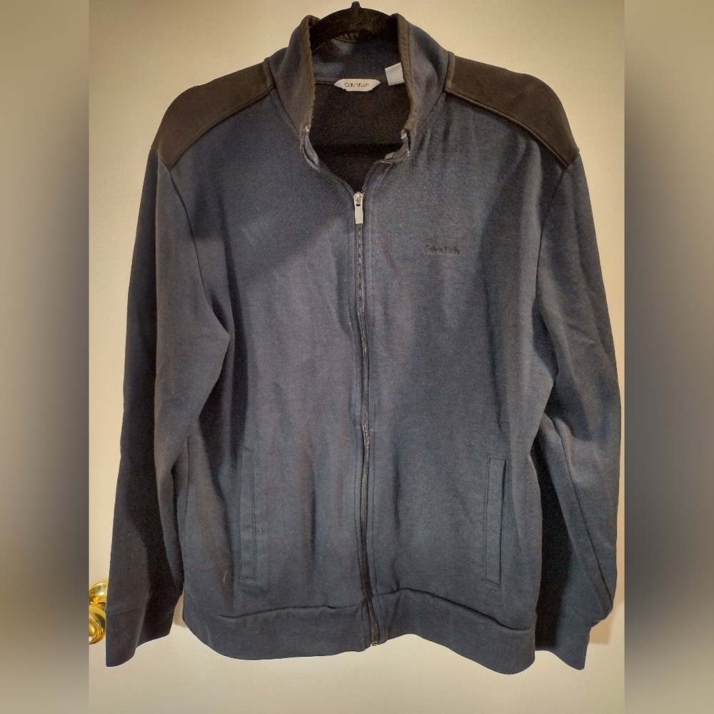 Calvin Klein men's size medium zipper front jacket in blue. Black trim on collar